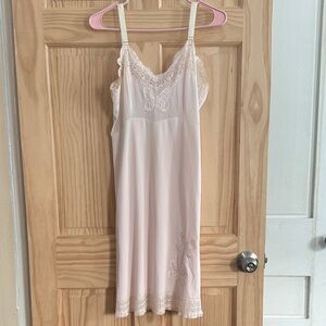 VTG BABY PINK BUTTERFLY NIGHTGOWN